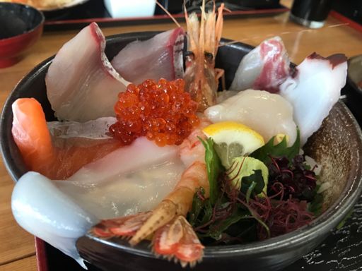 よしうみいきいき館で海鮮丼‼️美味しい✨
