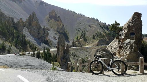 La Casse Deserte et la Stele Bobet/Coppi