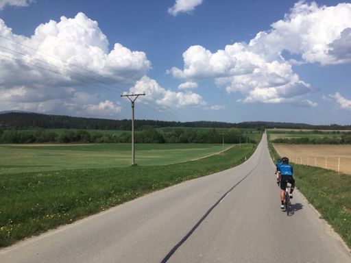 Na południe od Babiej. Po lewej szczyt