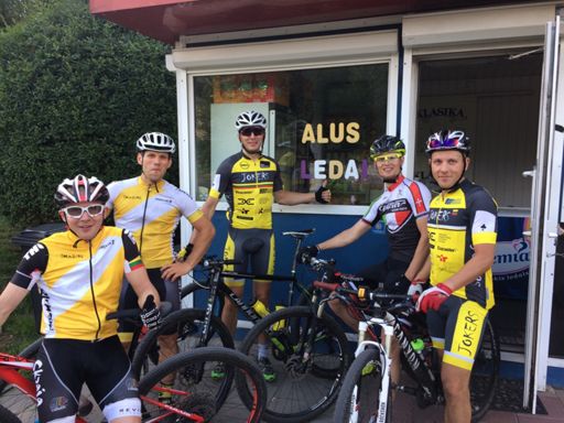 Kazkur tarp Vilniaus kalvu