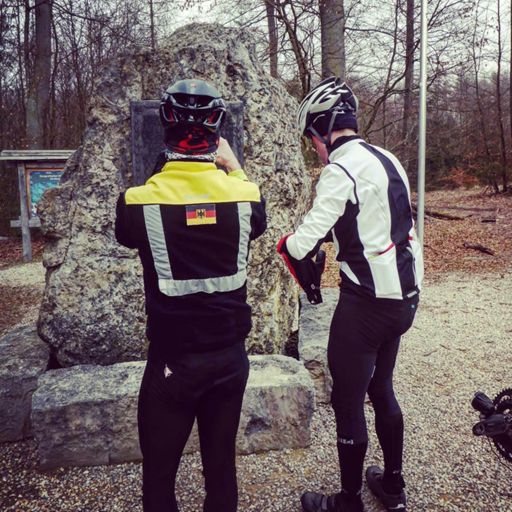 Erste Kontrollfrage am Mittelpunkt Bayerns