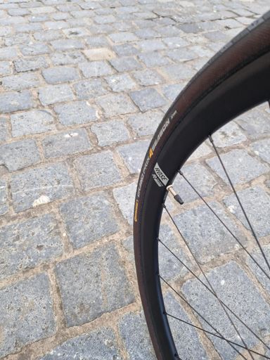 In der Reifenbeschreibung stand was von Paris-Roubaix 😉