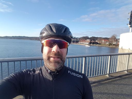 Vand kan krydses med bro...