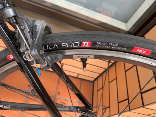 先日のレースでパンクしたタイヤを直して練習用に(昨日のタイヤはサイドカットしてたので処分)