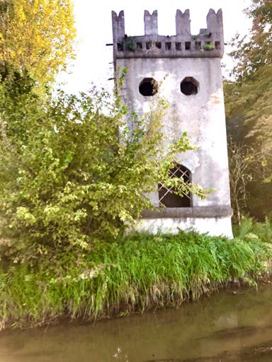 Sembra la torre degli scacchi ♟😂