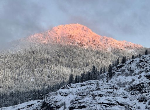 Goat Peak alpinglow. 