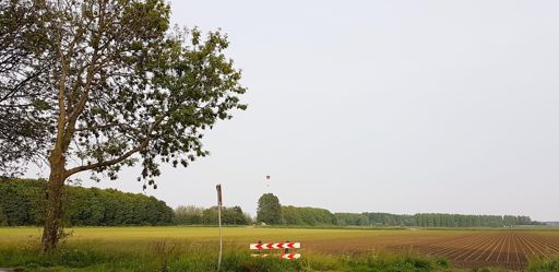 Zoek de paravlieger, de ultieme social distancing sport 😁