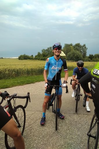 Lešek spokojne v cieli s pár lišajmi po páde v Schönabrunne 🙃