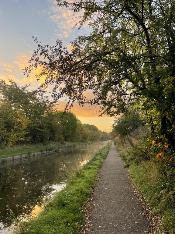 Linthouse LaneWolverhampton Road WestBentley Mill Way 28.0 mi