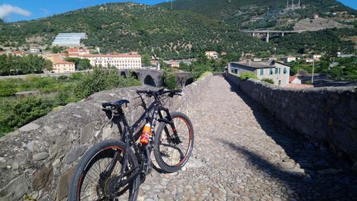 Non ê rimasto il segmento del ponte 🤔