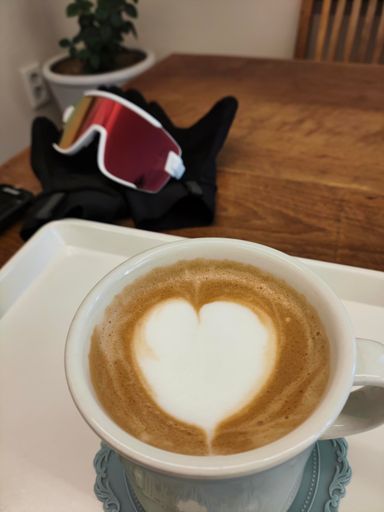 회인에 있는 중앙리커피에서 라떼 한잔^^