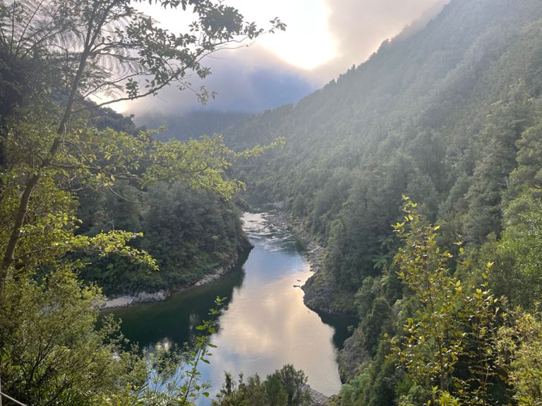 OLD MOUNTAIN　GARAKUDA 22954/Gujarat SF Express - Ahmedabad to Kim WR/Western Zone