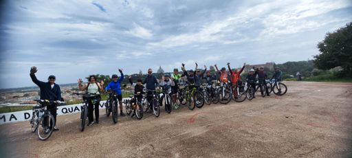 Dal belvedere di monte Ciocci, i coraggiosi in una giornata umida.