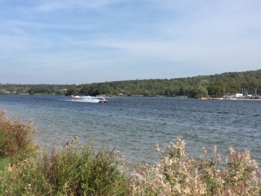 80hp speedboats on Rother Valley.