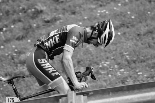 "Tiszteld a hegyet" mondja Apám és én kezdem érteni.