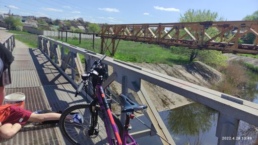 Дети рыбачат)