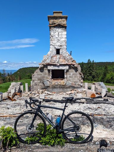 Les vestiges de l'auberge le Gargantua.  🔥🔥🔥