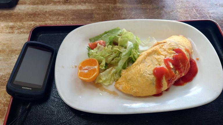 自分はオムライスを注文♪ 500円と安い!