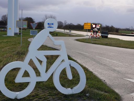 Brug Dorkwerd gestremd. Brug in storing. 