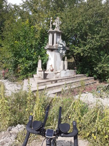 Călinești - monumentul eroilor e la 50m de primărie :(