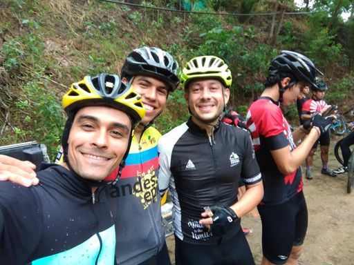 Los muchachos de las rutas de la más querida de su casa