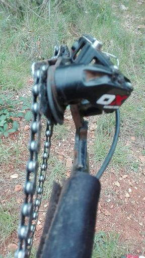 Pane 2 : Une belle patte de dérailleur tordue et une galette tordue