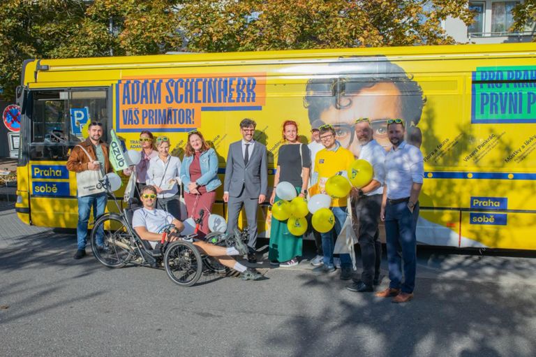 Adambus a Paveltrike