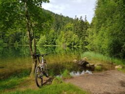 Du Val au lac de la Maix