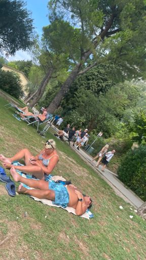 I don’t think I meant to take this 😂 these are the people who took some shit pictures of me