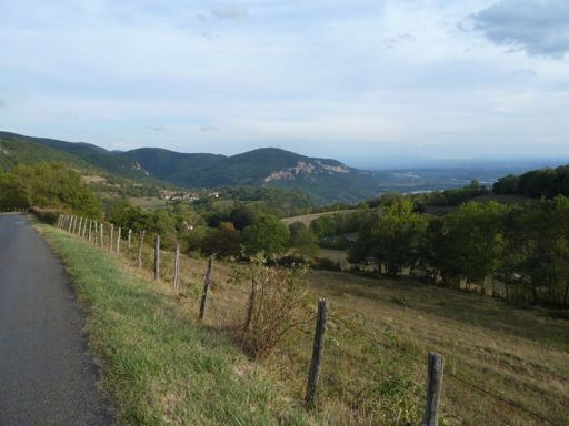 On devine légèrement la Chartreuse et le Vercors (à droite)