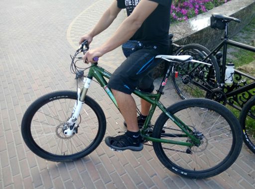 Царя на 26 колесах и в босоножках)))