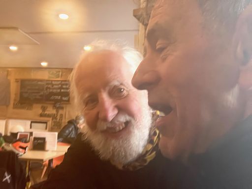 Warming up nicely - everyones wet stuff strewn around - thanks to Nicola & staff!!