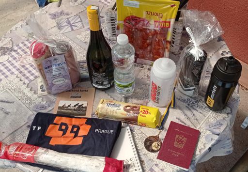 Tohle vše na skoro neznámém závodě. Velký závody "styďte se" 😂