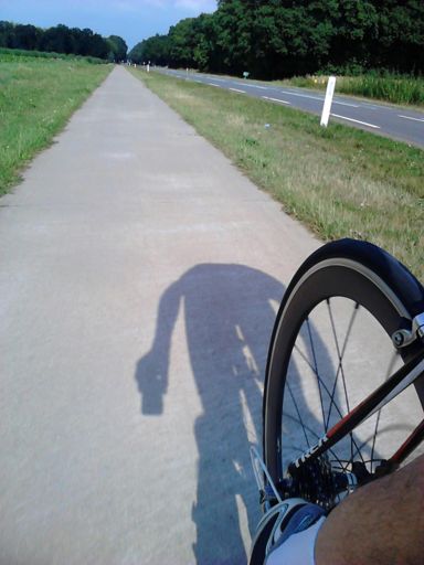 Mijn schaduw achtervolgt me