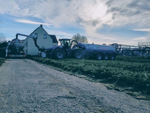 Der intergalaktische Gülleterminator der Agrarlobby bei der Munitionsaufnahme...