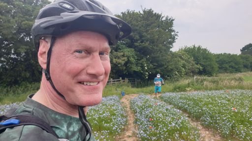 Elliot goes for a run😆