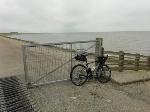 Langs afsluitdijk