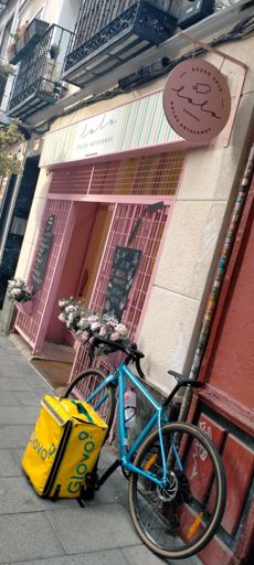 Lolo Polos Artesanos en calle Espíritu Santo, 16. 