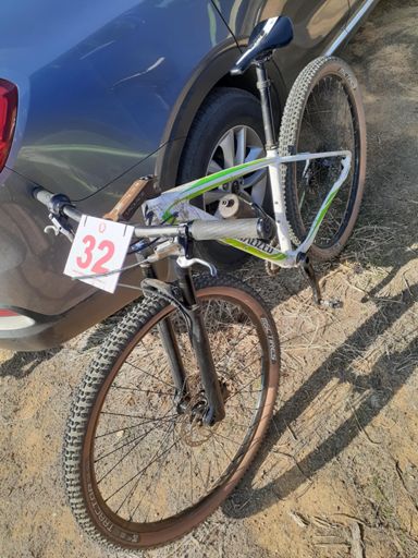 Bici prestada ,en lo ajeno  no reina la desgracia.🙌