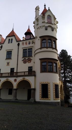 Cíl cesty, krásně opravený zámeček v Žinkovech