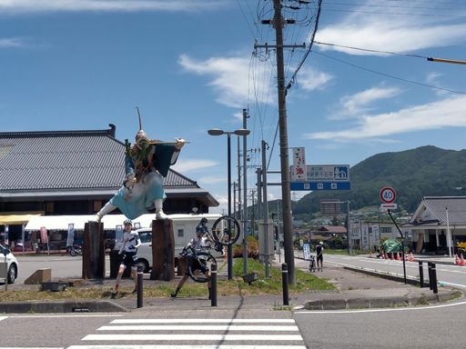 なんかアピールしてる