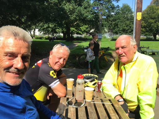 Tavistock Park Cafe…. Slow service 👎