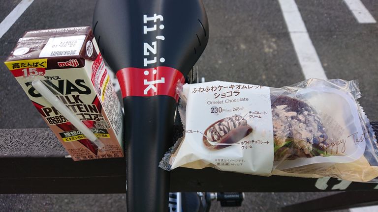 八百津のファミマ、ちょうど小腹がすくくらいのところにあるのでほぼ毎回寄ってる...