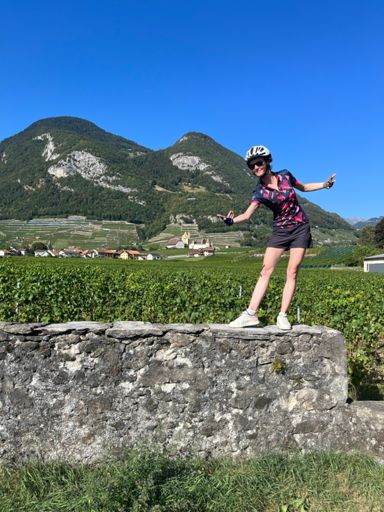 Заехали во французскую часть Швейцарии) вести себя здесь захотелось адпаведна