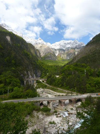 trochu se otepluje, ale i tak zatím rukavice, 2 trička a bunda - a komfort tak tak