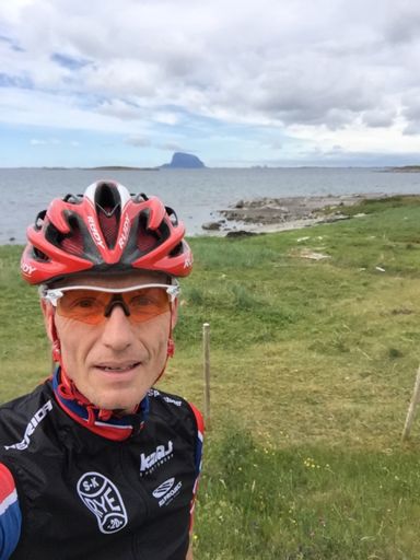 Lovund og Træna i bakgrunnen.