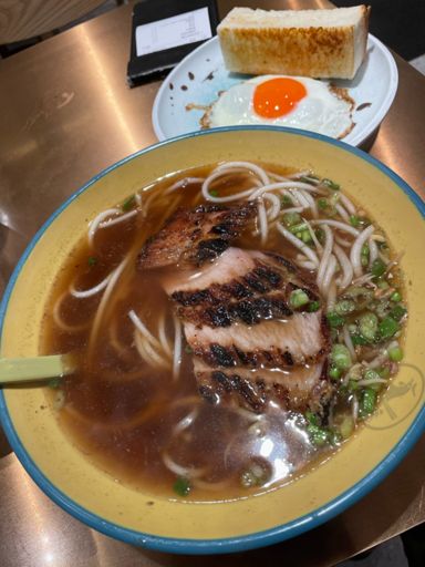 泰國豬頸肉船麵@雞爺