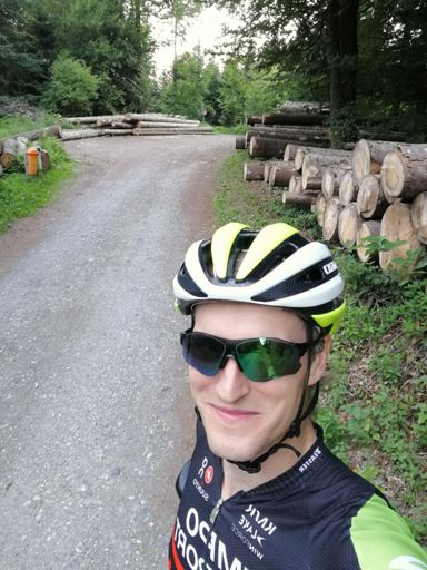 Bikepath to Lachen is mainly gravel...