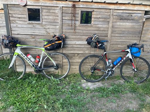 Acheter des vélos à 7kg pour y mettre 10kg de matos on a rien compris...