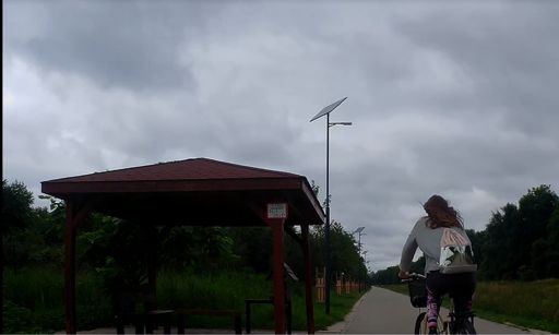 Ő csak felborított a végére.Házranézés nélkül gondolta bemegy a "bungiba"